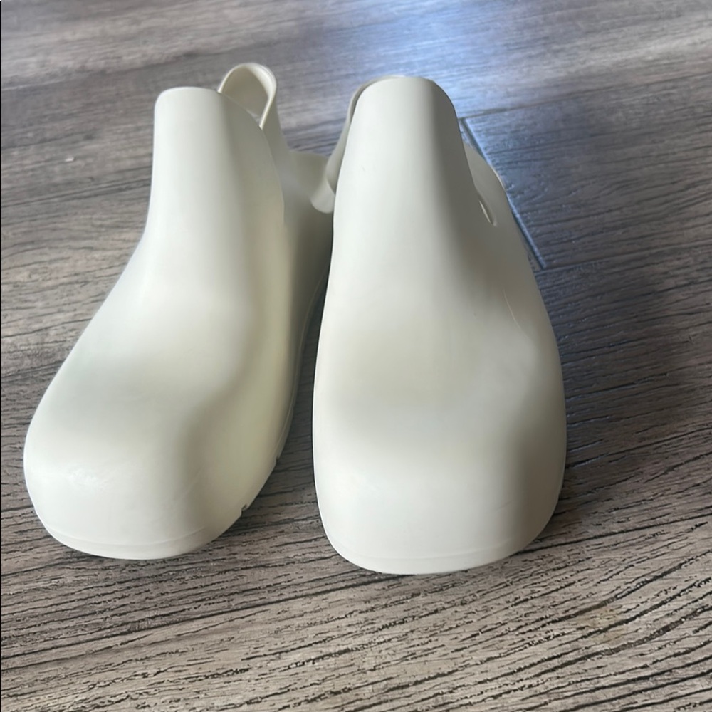 Bottega Veneta Clogs - Picture 13 of 17